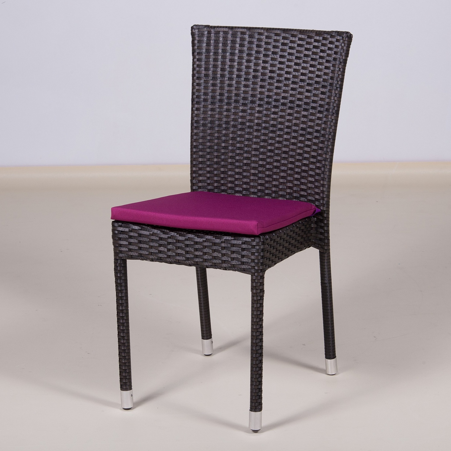 ПЛЕТЕНЫЙ СТУЛ КРЫМ С ПОДУШКОЙ