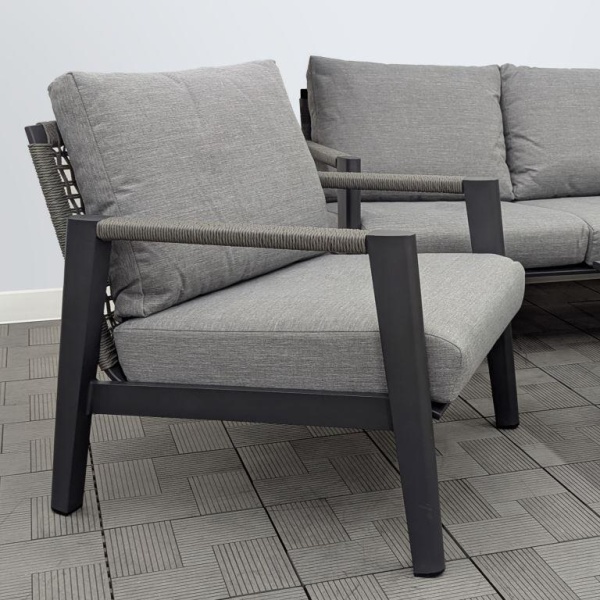 Комплект плетеной мебели HANA каркас чёрный (диван 3-х + коф.столик + 2 кресла с подушками) Комплект плетеной мебели HANA каркас чёрный (диван 3-х + коф.столик + 2 кресла с подушками)