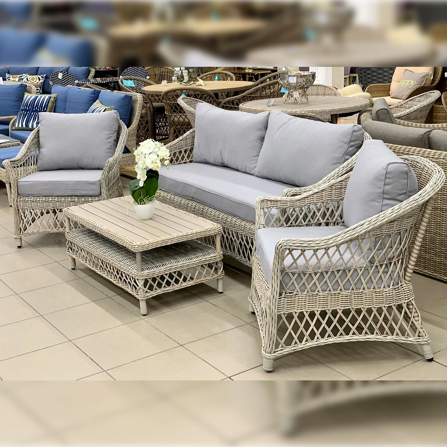 Комплект мебели Connectinut (софа+2кресла+стол кофейный) Комплект мебели Connectinut (софа+2кресла+стол кофейный)