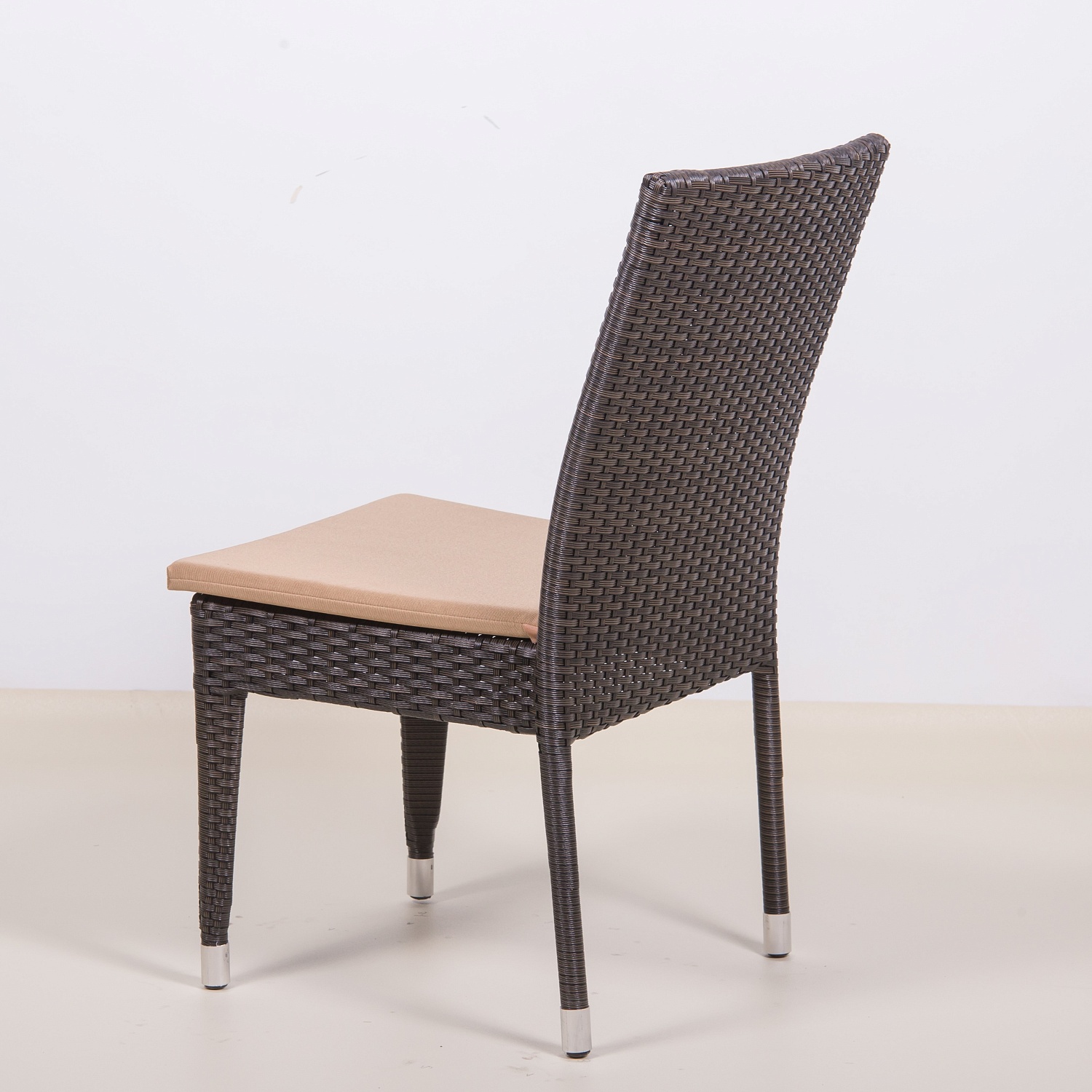 ПЛЕТЕНЫЙ СТУЛ КРИТ С ПОДУШКОЙ