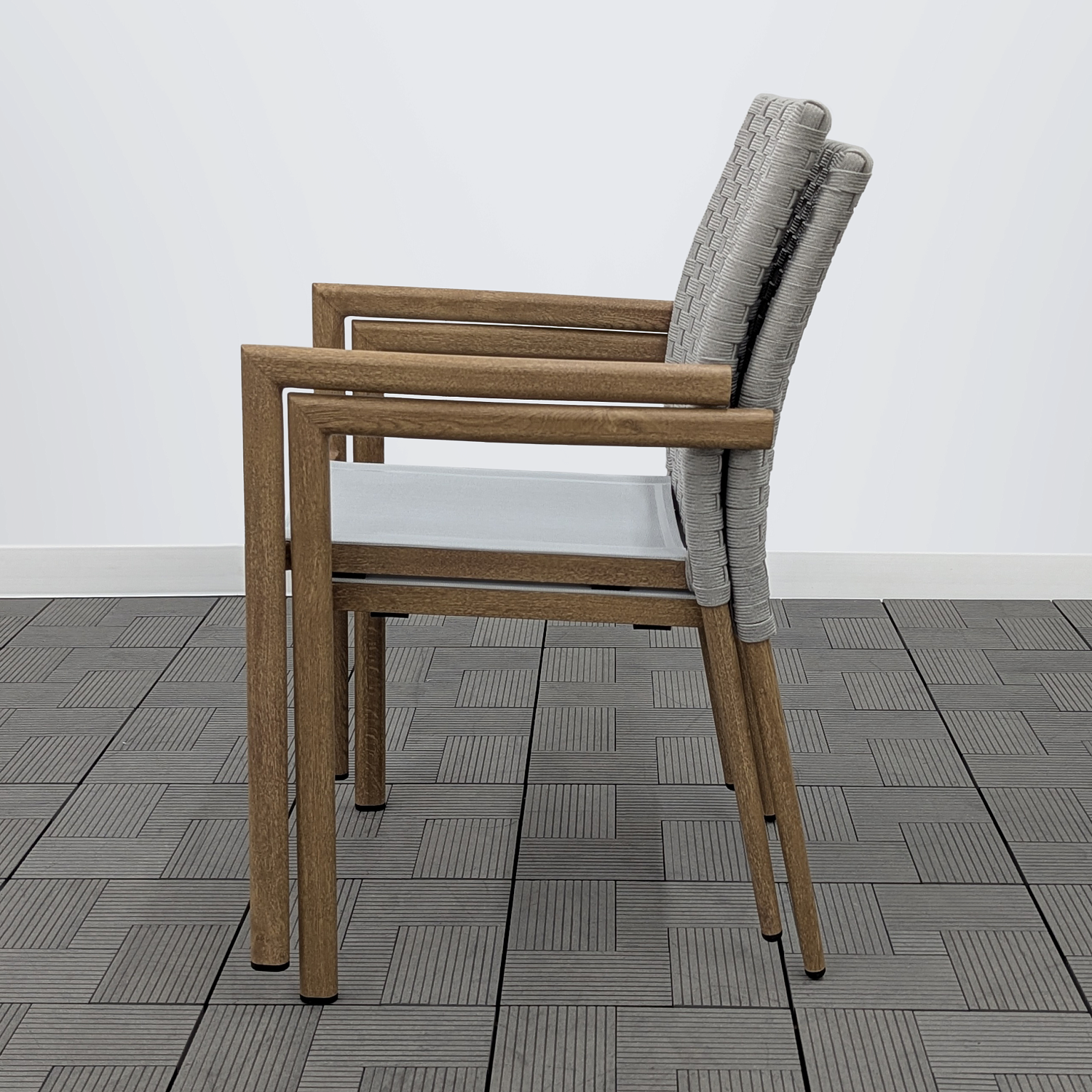 Кресло обеденное LOUNGE жгут св-серый каркас под дерево с подушкой ткань серая