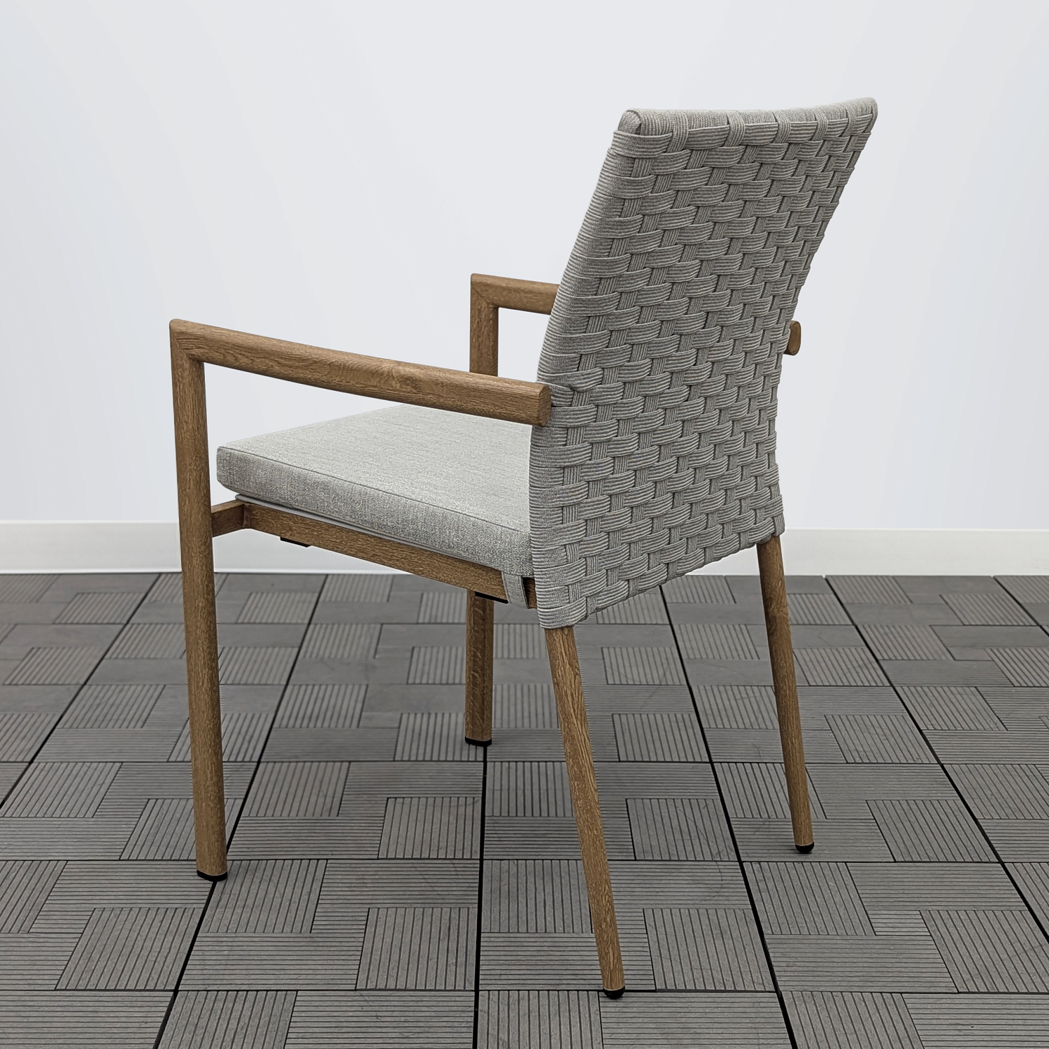 Кресло обеденное LOUNGE жгут св-серый каркас под дерево с подушкой ткань серая