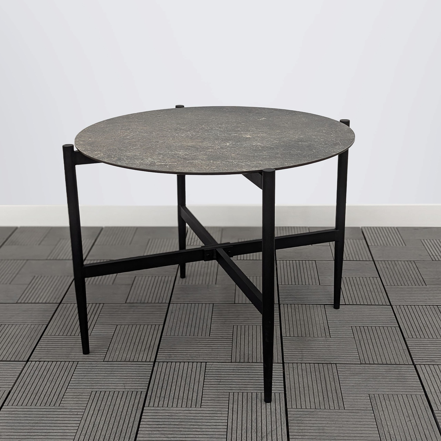 Стол кофейный КАРЕЛИЯ D-65 HPL Верона каркас 9005