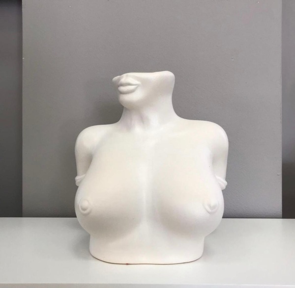  Ваза керамическая "Тело женщины", настольная, белая матовая, 26 см
